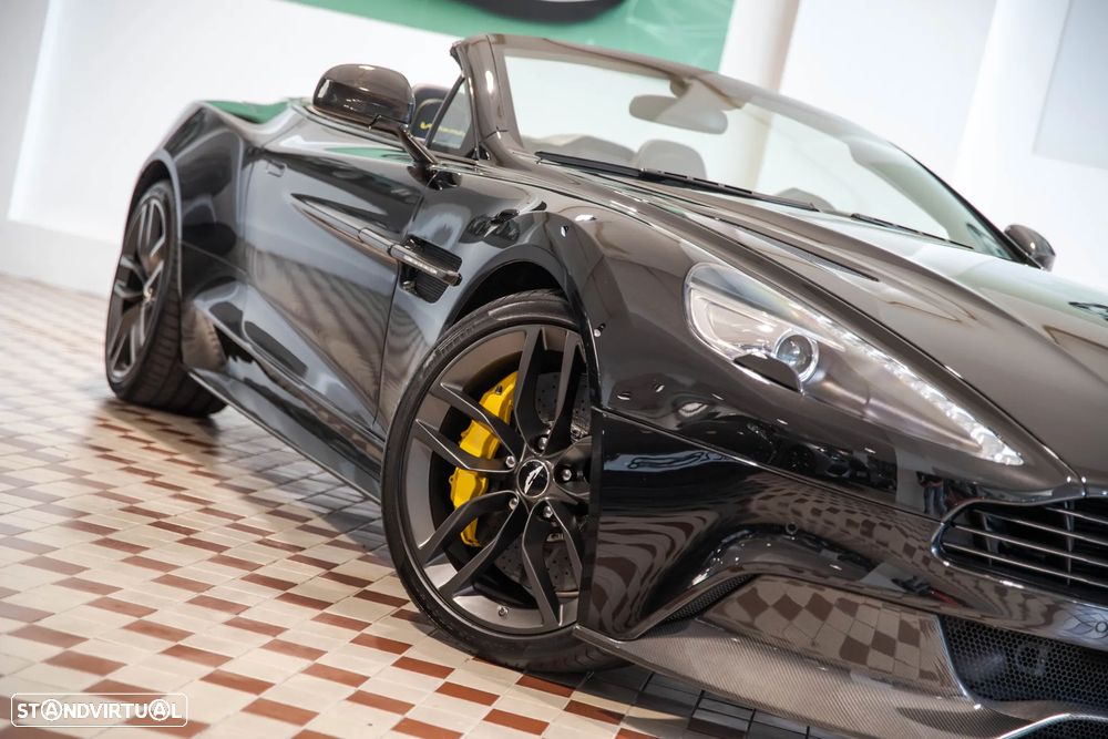 Aston Martin Vanquish Volante Touchtronic 3 Carbon Black - 11