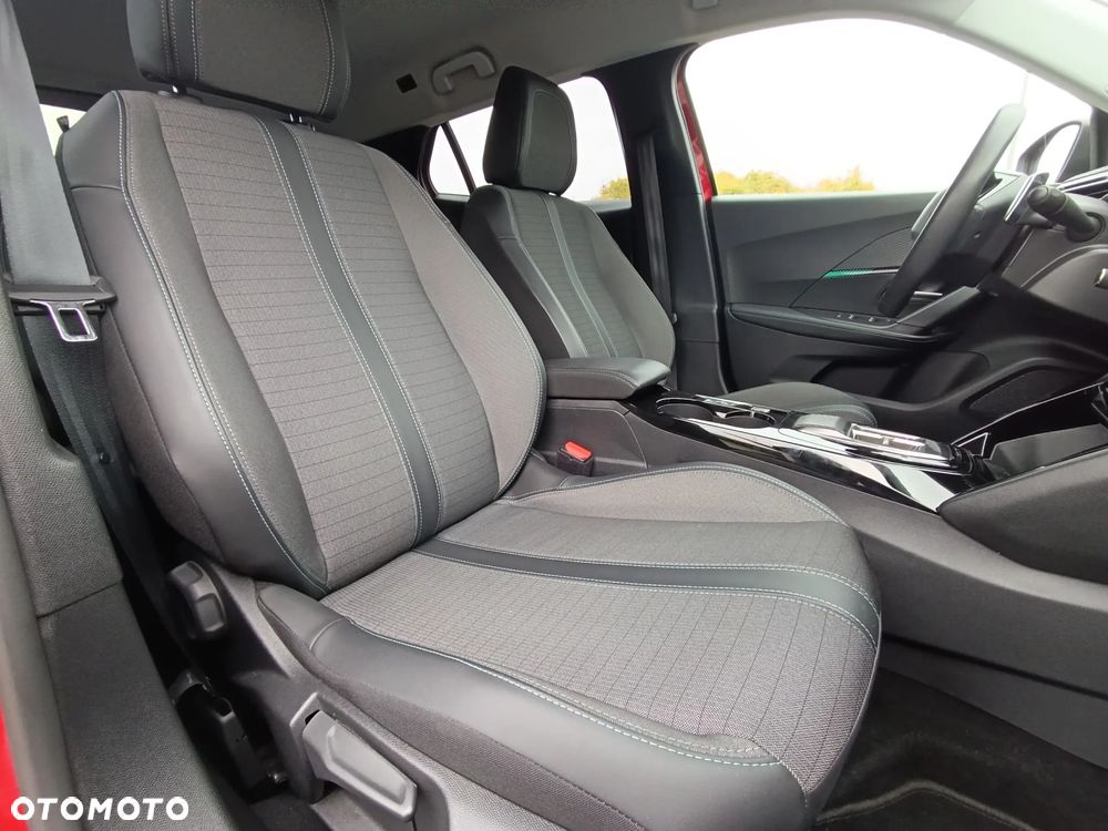 Peugeot 2008 BlueHDi 130 Allure S&S EAT8 - 26