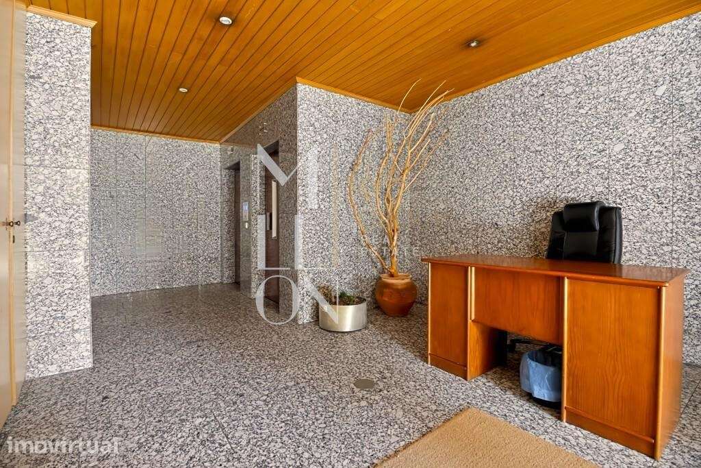 T2 com Suite, Garagem e Arrumos na rua do Pinheiro Manso - Grande imagem: 3/30