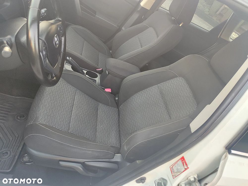 Toyota Auris 1.8 HSD Luna - 23