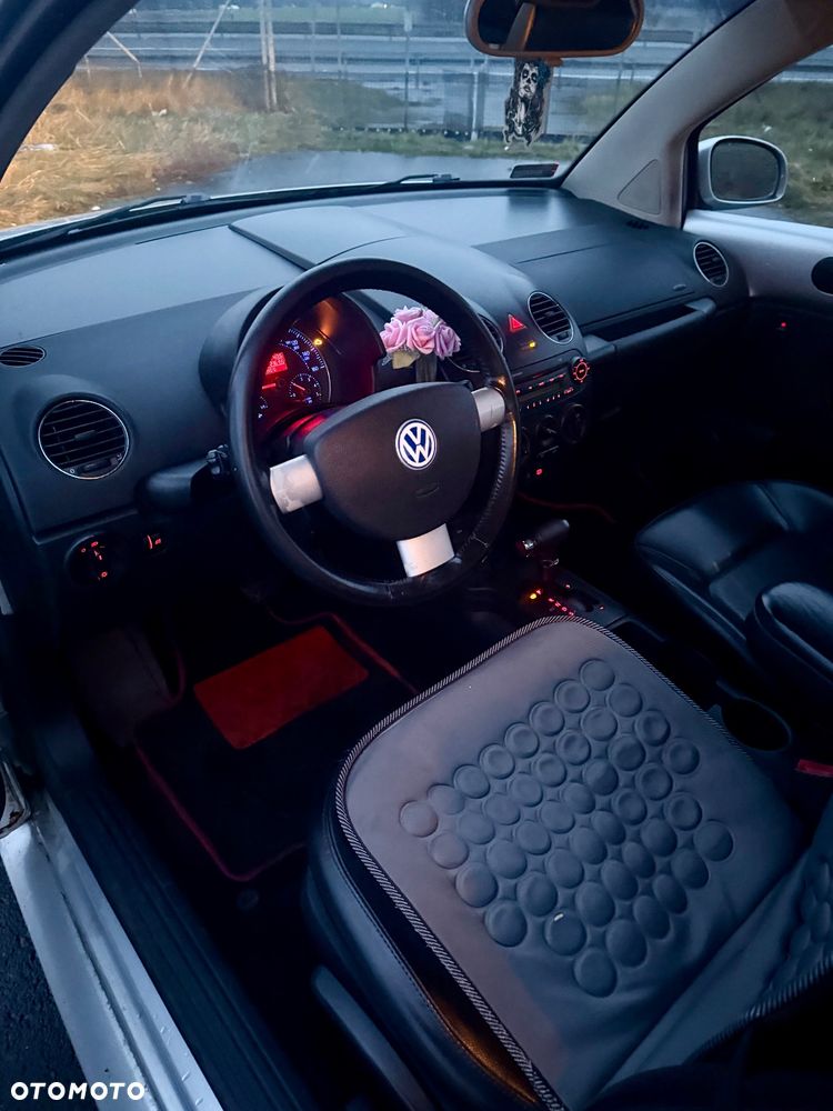 Volkswagen New Beetle - 5