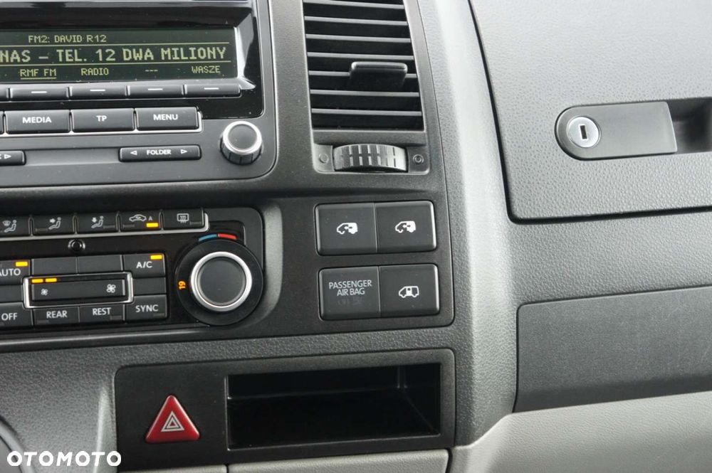 Volkswagen Caravelle - 11