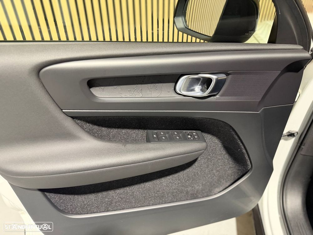 Volvo XC 40 2.0 D3 Momentum Plus Geartronic — fotografia 20