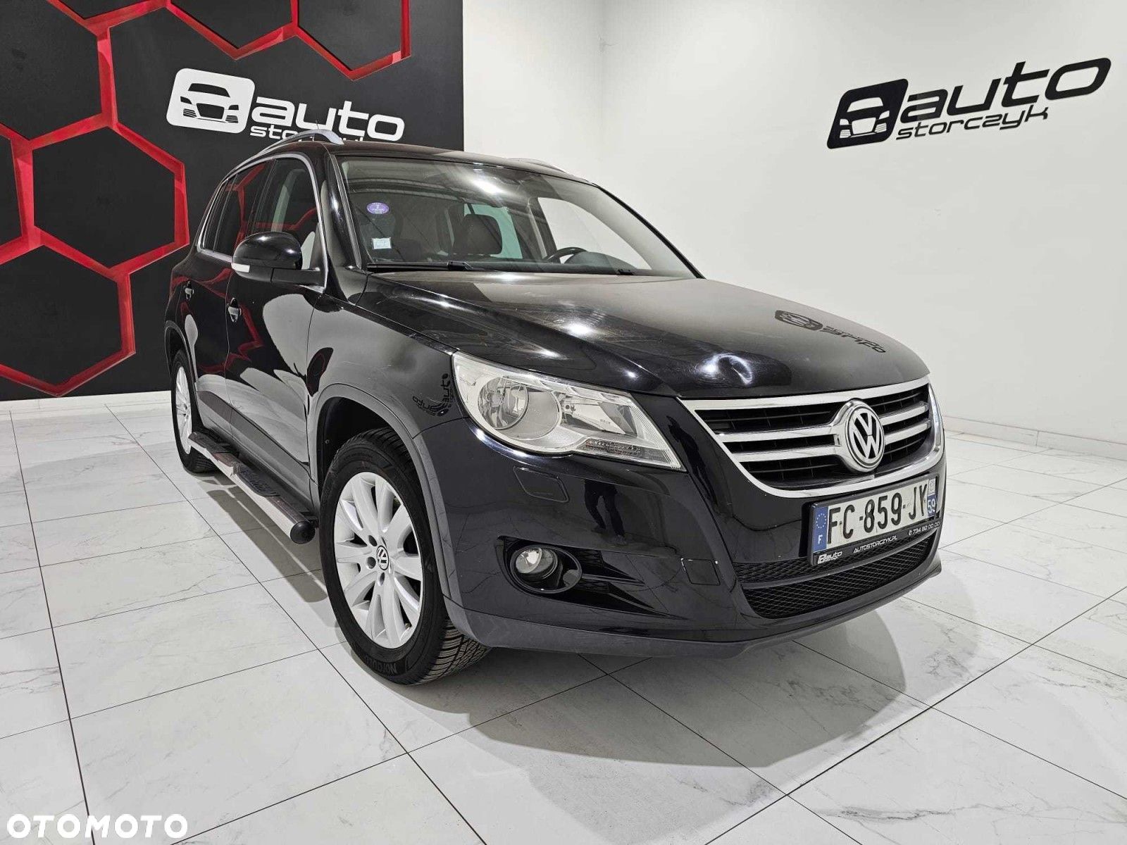 Volkswagen Tiguan - 1
