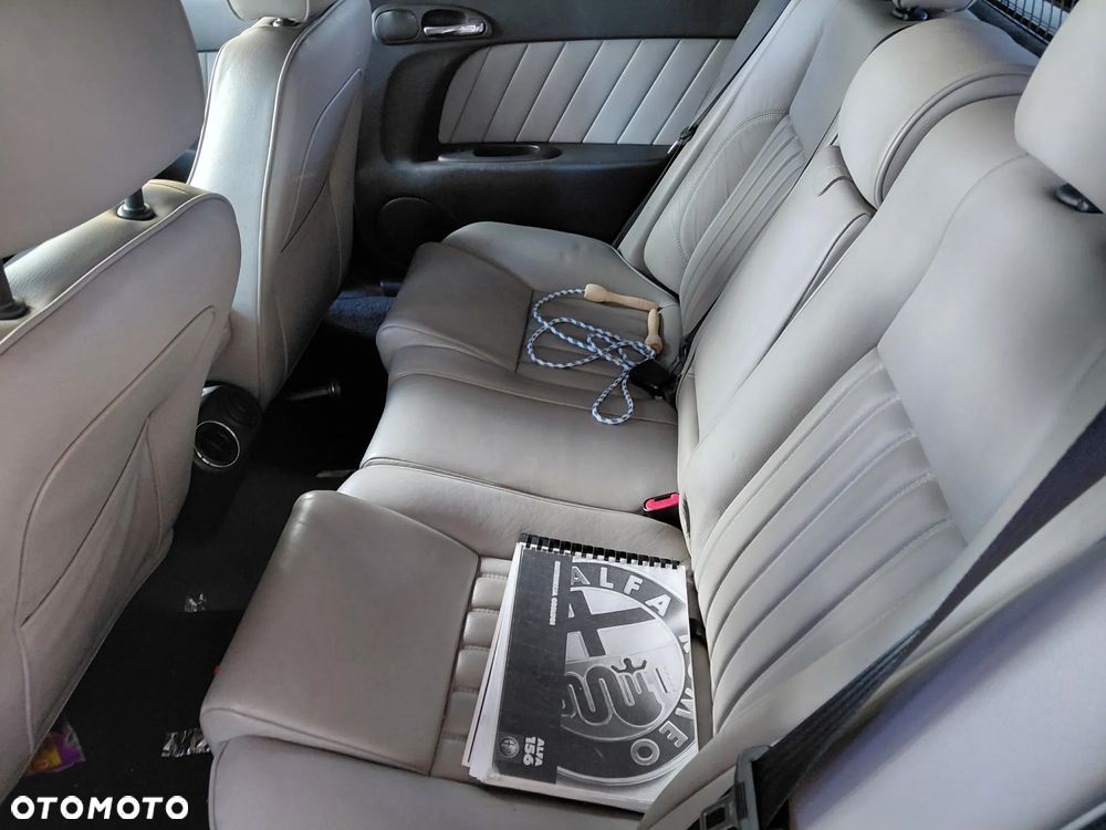 Alfa Romeo 156 2.5 V6 - 8