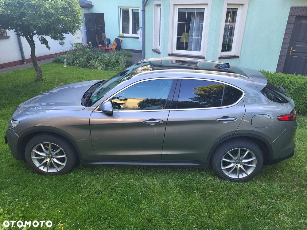 Alfa Romeo Stelvio 2.0 Turbo 16V AT8-Q4 Ti - 4