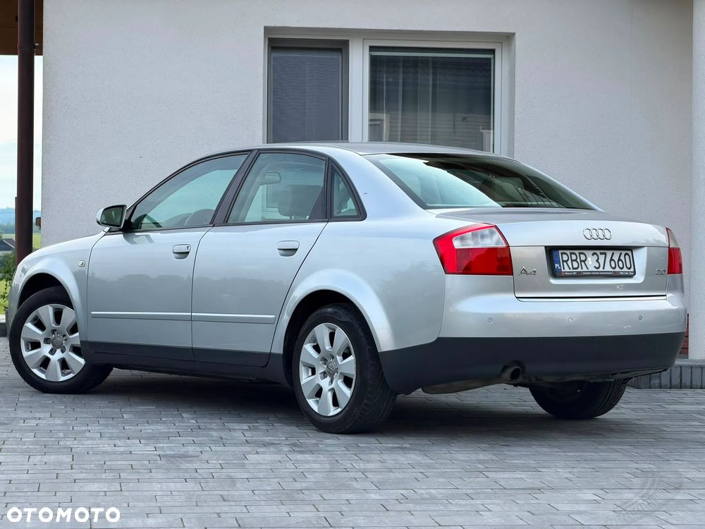 Audi A4 Limousine - 10
