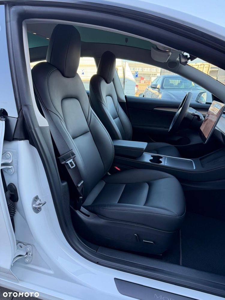 Tesla Model 3 - 25