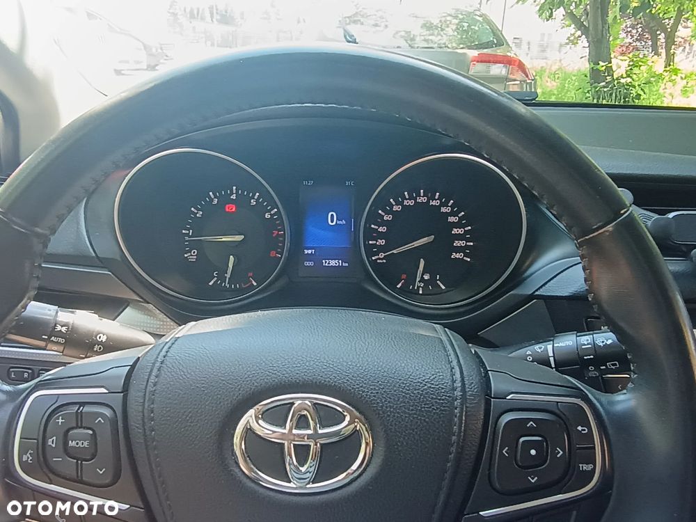 Toyota Avensis 1.8 Premium - 12