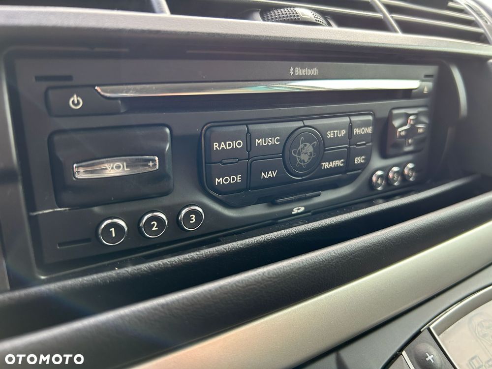 Peugeot 807 HDi 135 Premium - 17