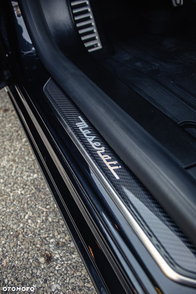 Maserati Ghibli S GranSport - 12