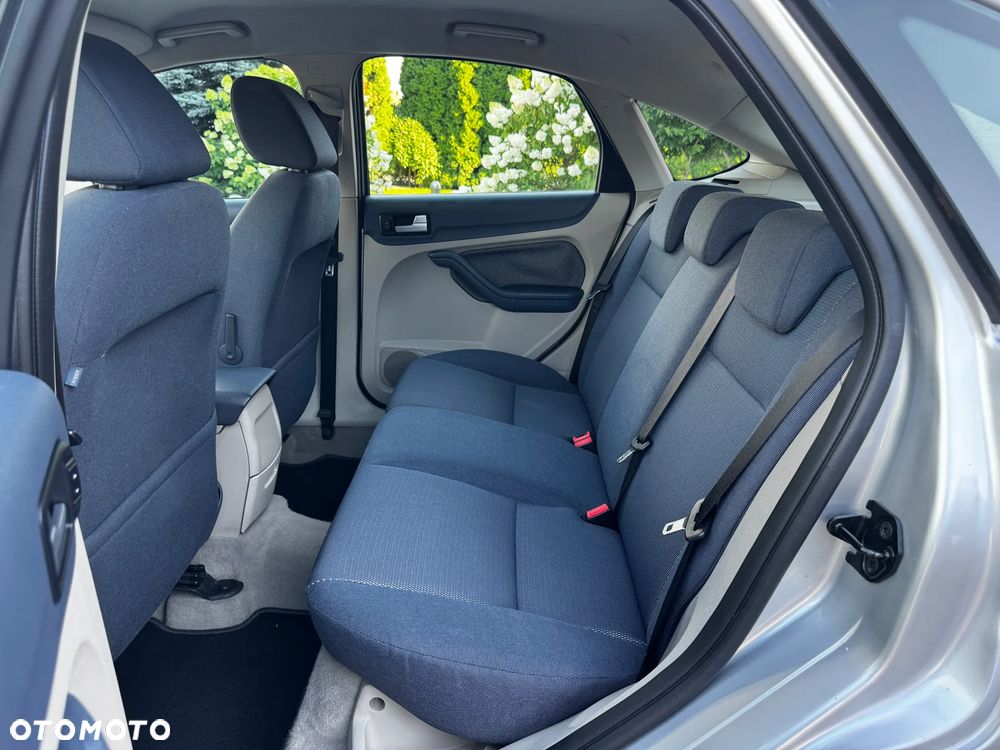 Ford Focus 2.0 16V Sport - 31