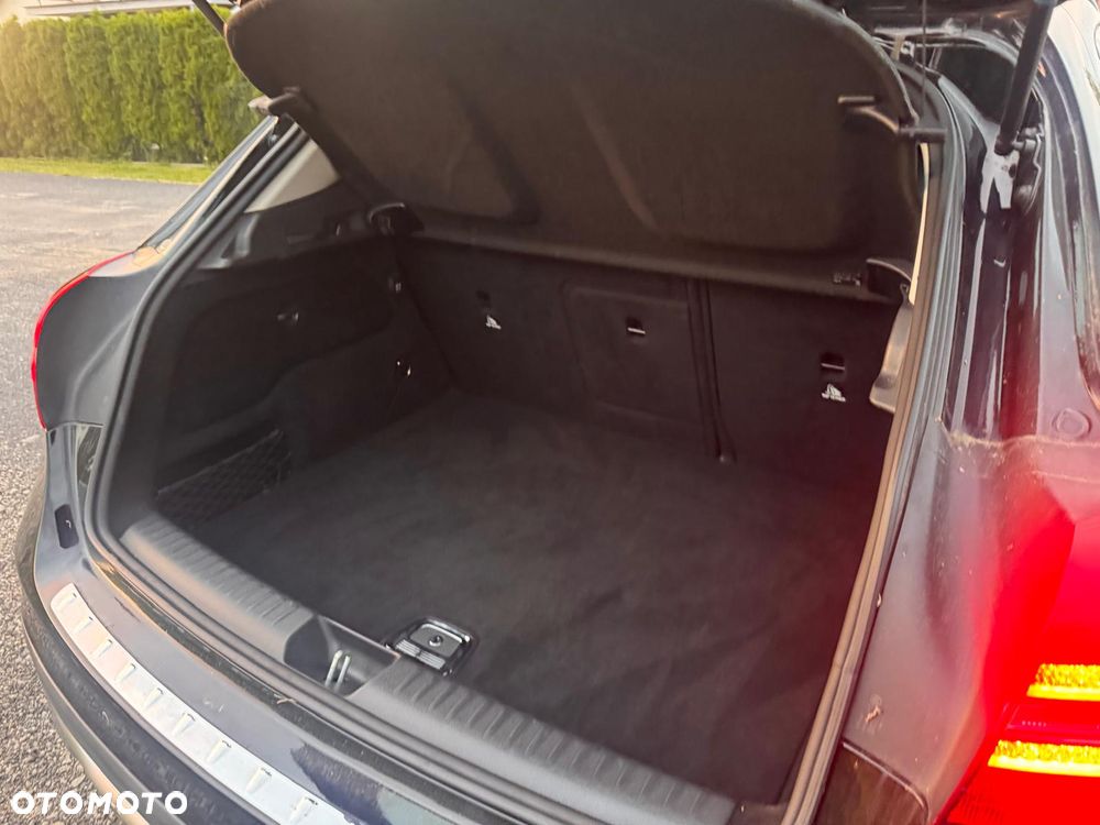Mercedes-Benz GLA 180 d - 11