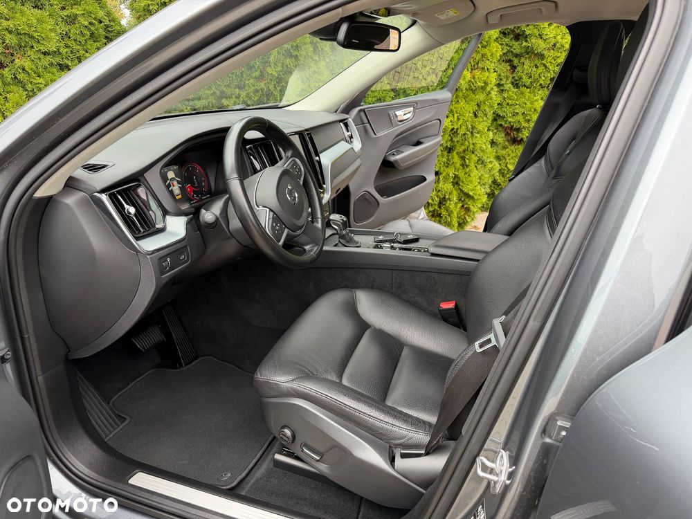 Volvo XC 60 D4 Momentum - 28