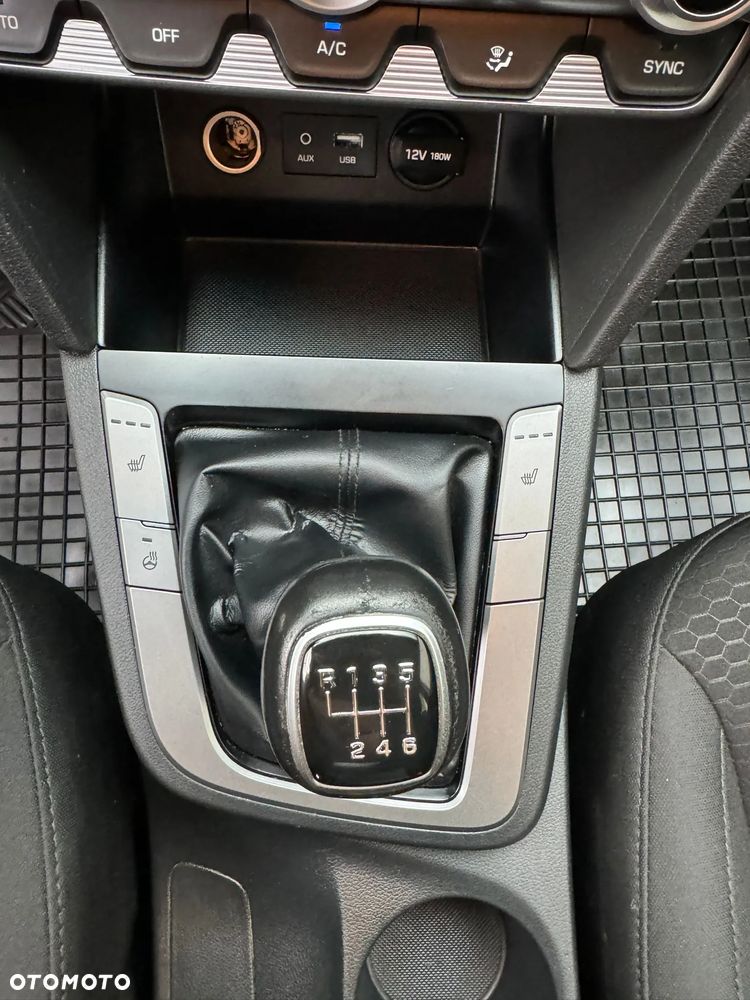 Hyundai Elantra 1.6 Comfort - 15