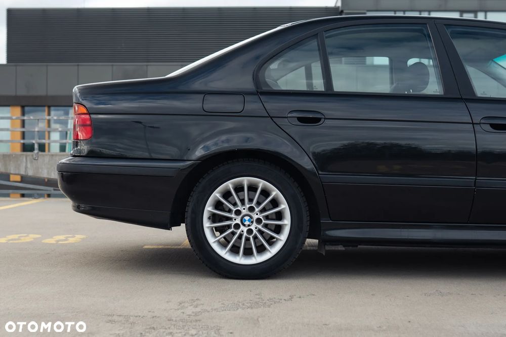 BMW Seria 5 523i - 7