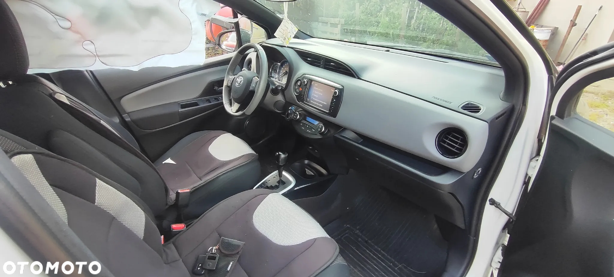 Toyota Yaris Hybrid 100 Selection Platinum - 6