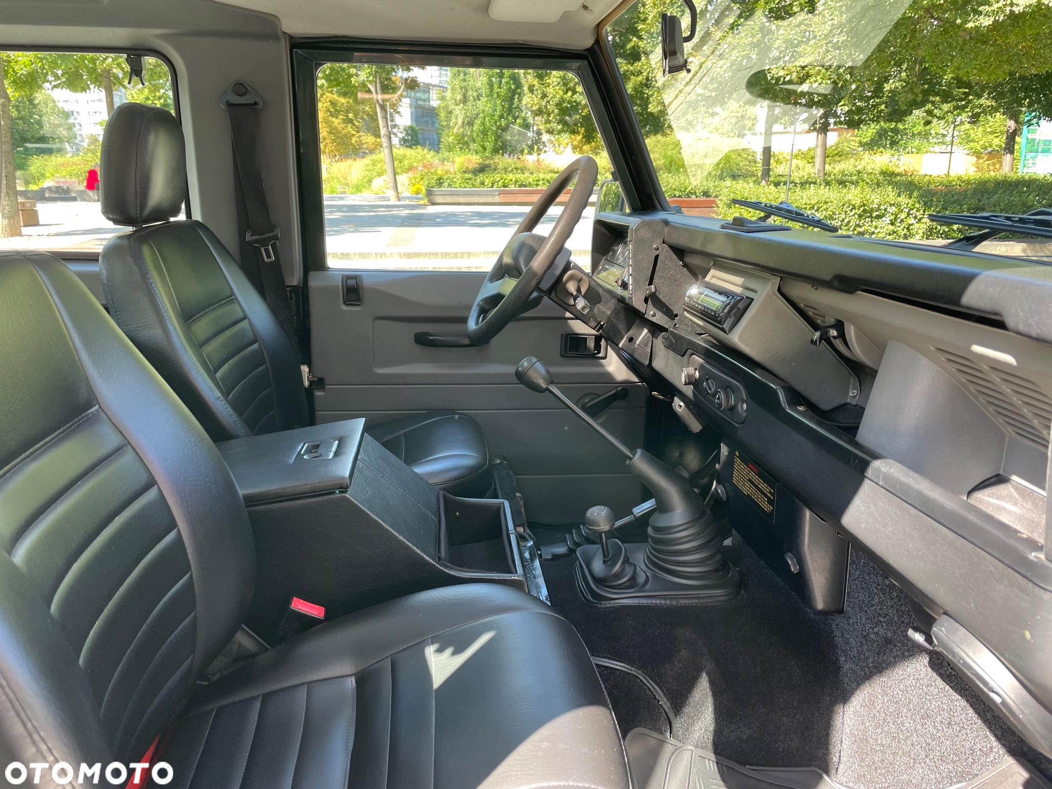 Land Rover Defender - 6