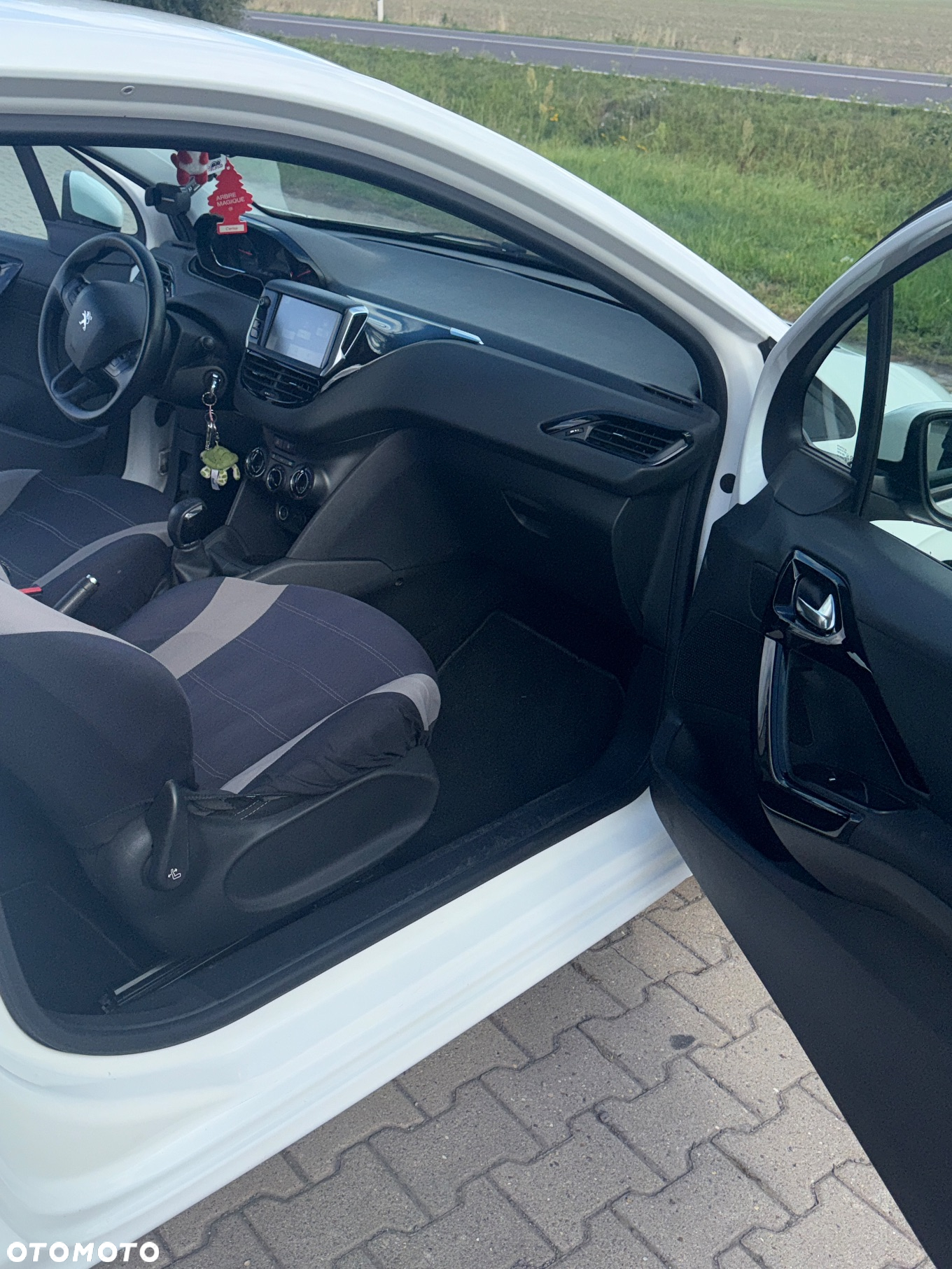 Peugeot 208 - 4