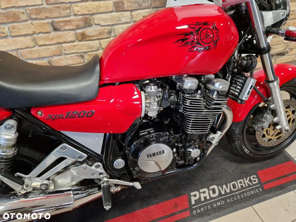 Yamaha XJR - 32