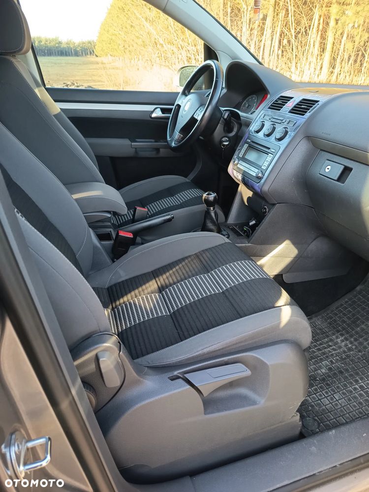 Volkswagen Touran 1.6 - 8