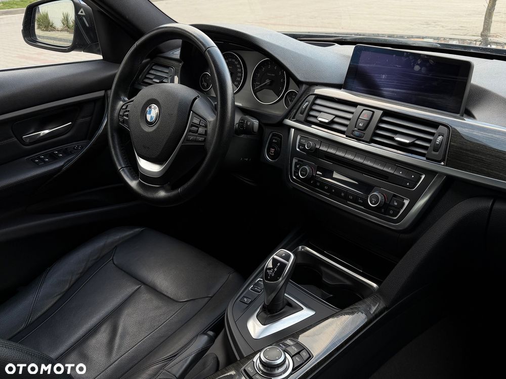 BMW Seria 3 328i Luxury Line - 18