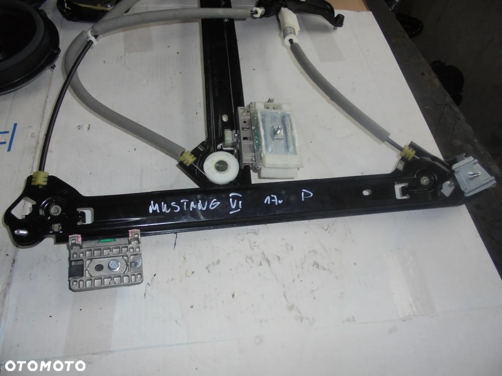 Mustang GT VI 2017 podośnik szyby - 3