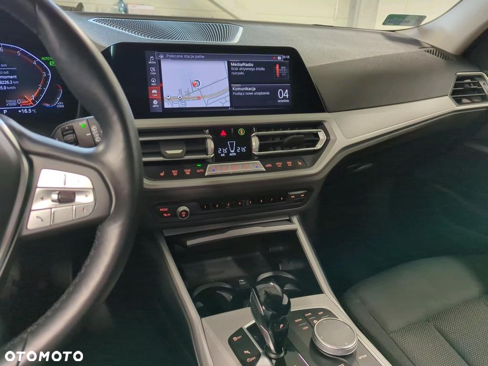 BMW Seria 3 318i - 11