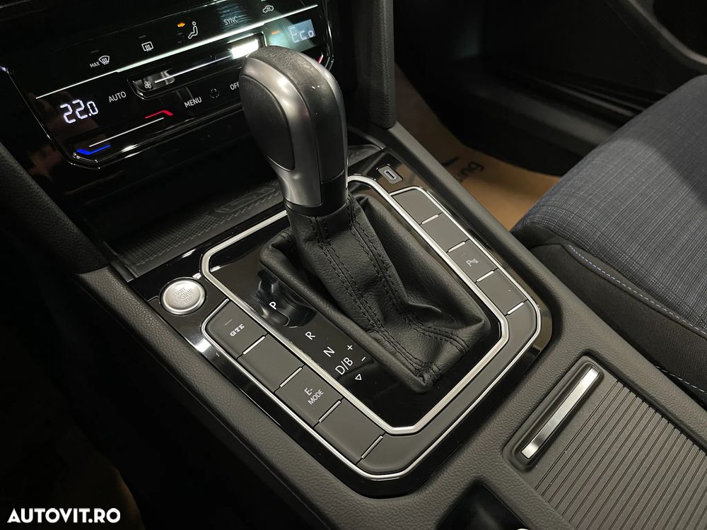 Volkswagen Passat - 26