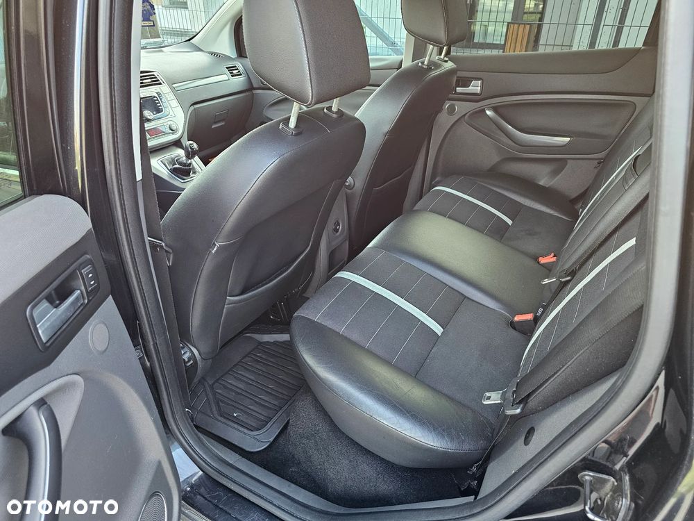 Ford Kuga 2.0 TDCi 2x4 Titanium - 11