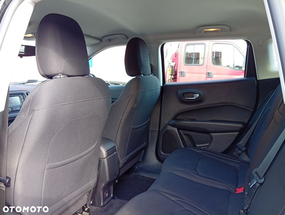 Jeep Compass - 10