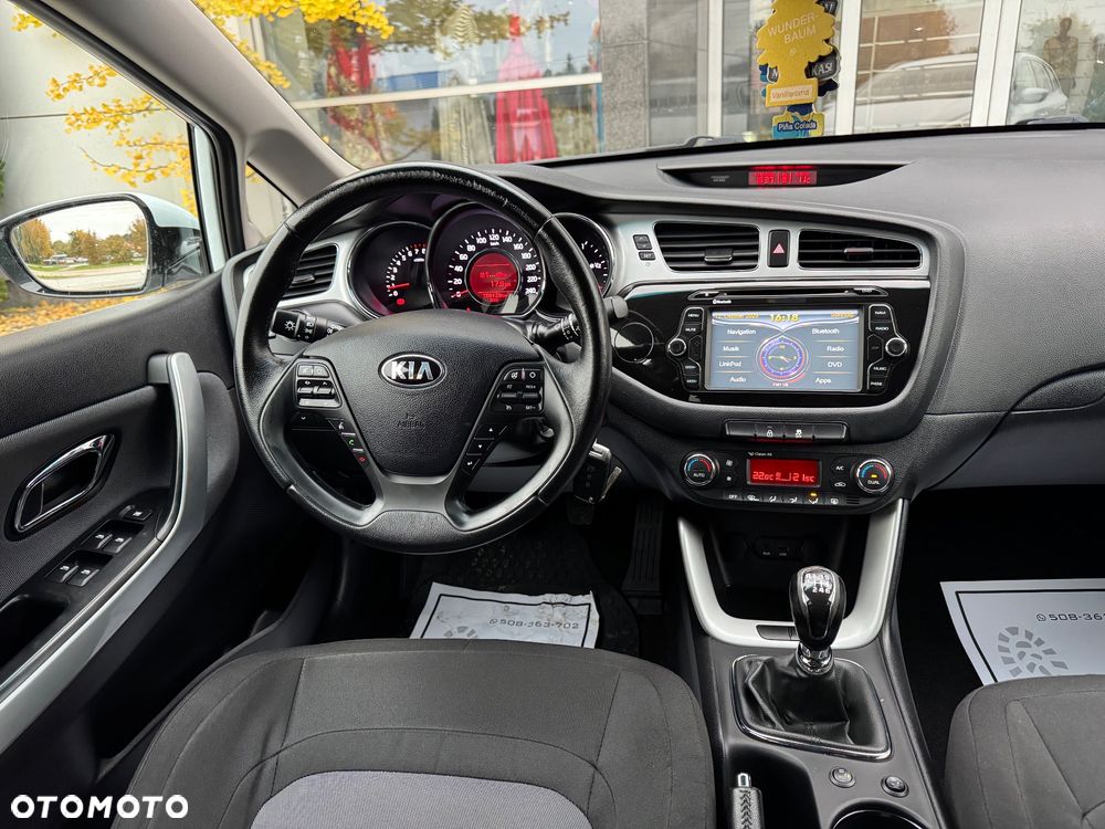 Kia Ceed 1.6 GDI SW ISG UEFA EURO 2016 - 16