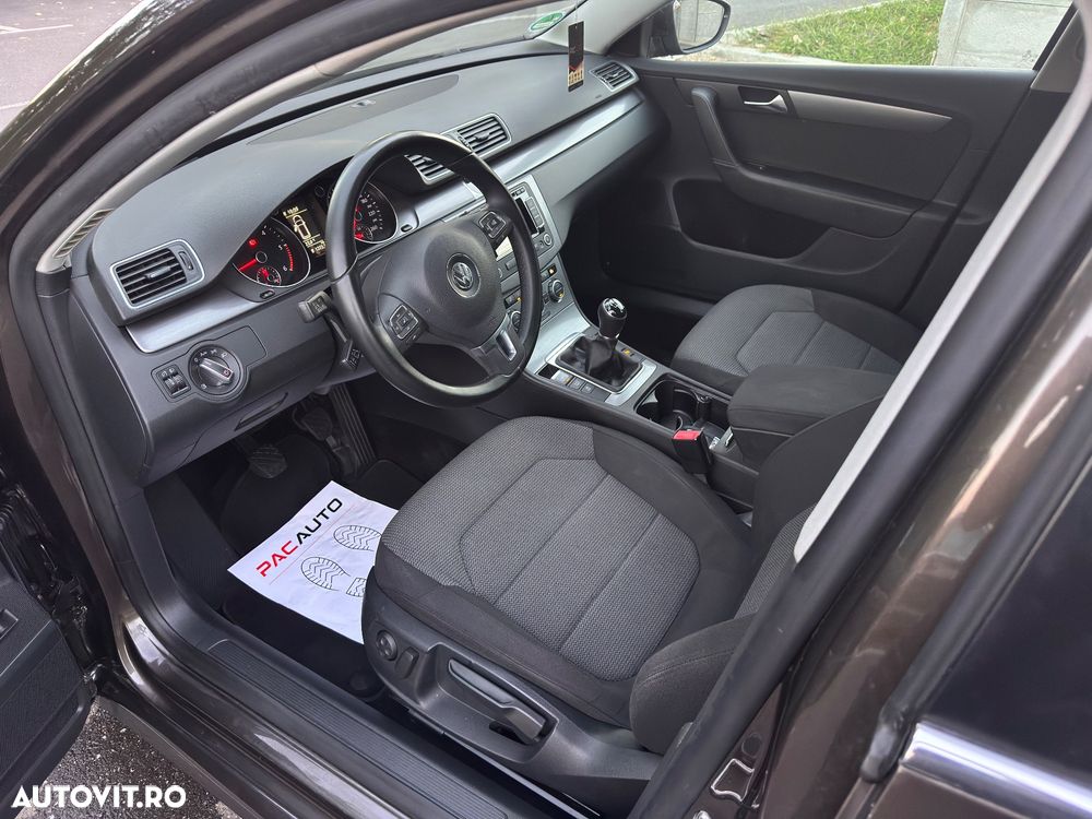 Volkswagen Passat 2.0 TDI Blue TDI Comfortline - 9