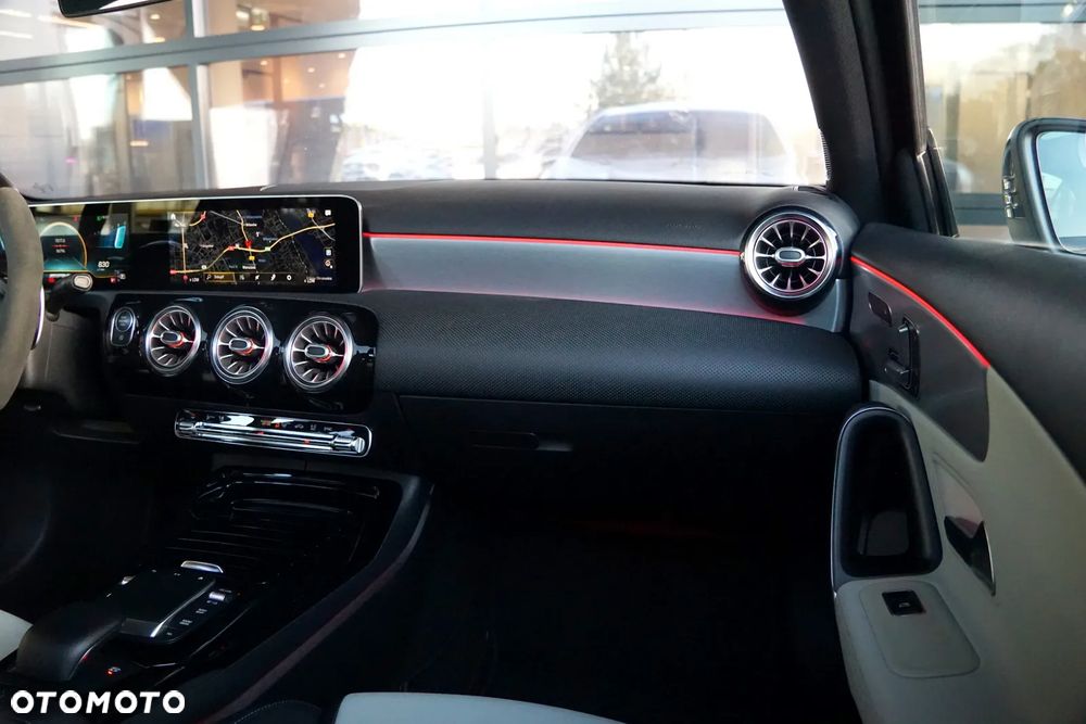 Mercedes-Benz Klasa A 45 S AMG 4-Matic 8G-DCT - 32