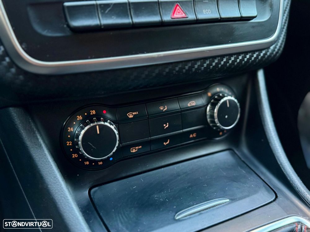 Mercedes-Benz A 180 d AMG Line - 38