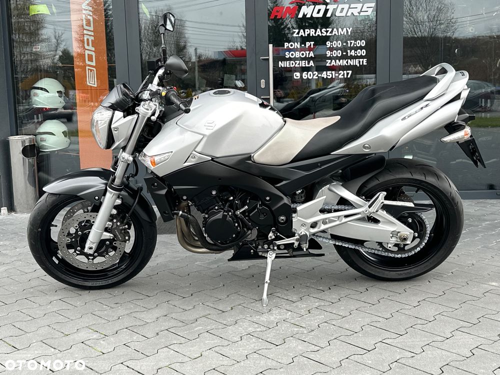 Suzuki GSR - 27