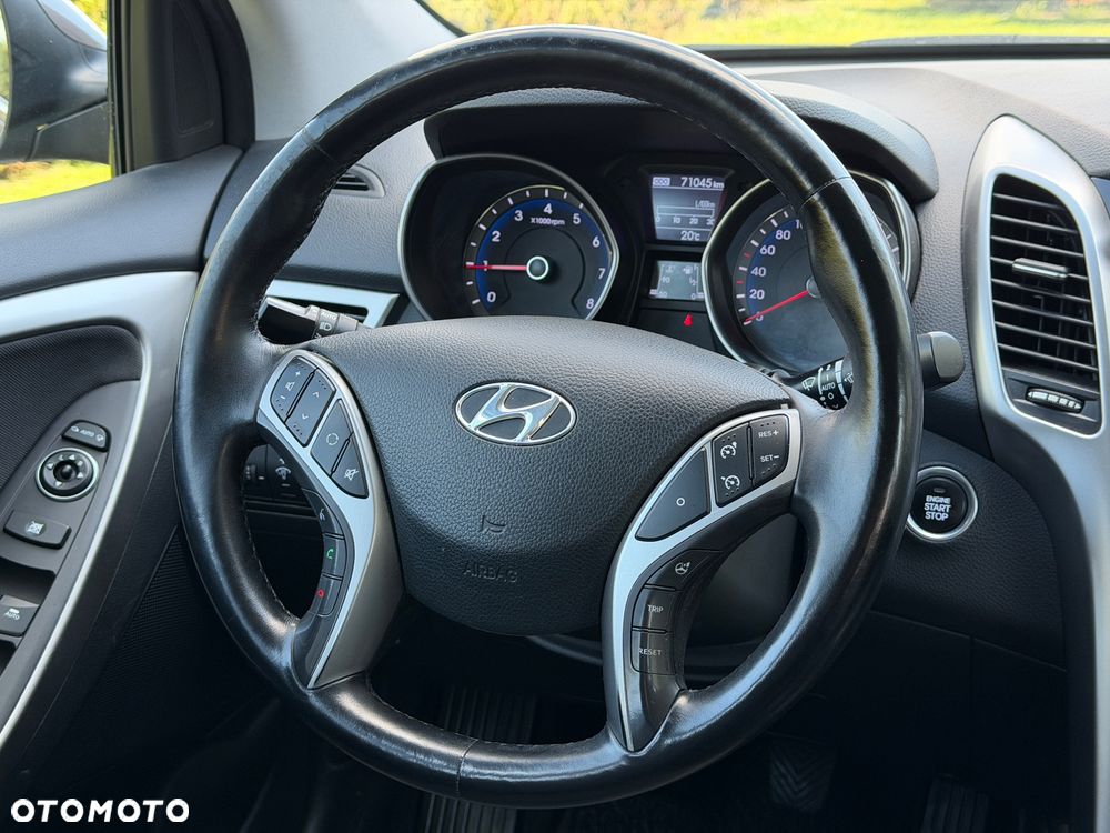 Hyundai i30 blue Kombi 1.4 YES Gold - 16