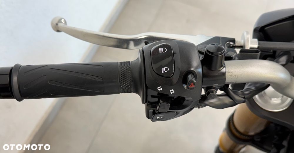 Yamaha FZ8 - 7