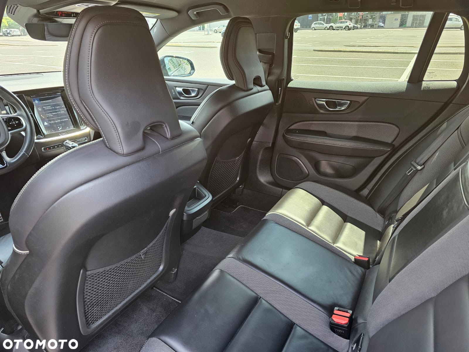 Volvo V60 D4 AWD R-Design - 10