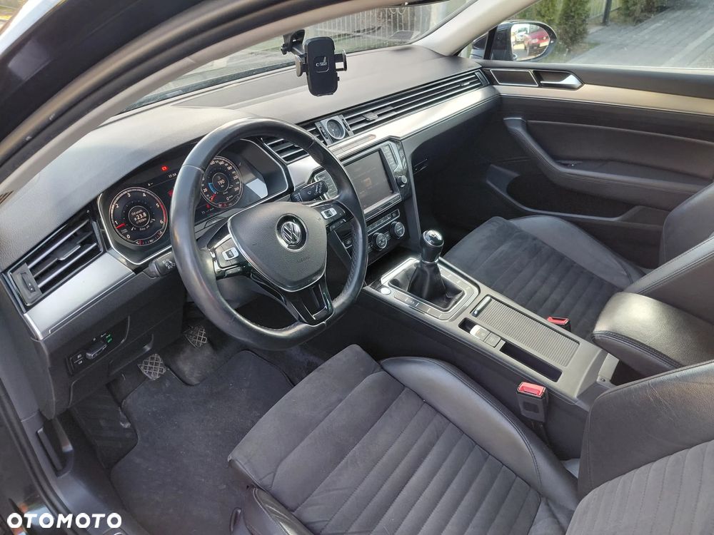 Volkswagen Passat 2.0 TDI SCR Highline - 1