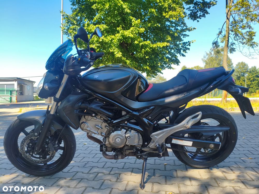 Suzuki Gladius - 4