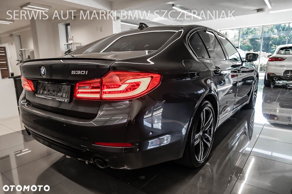 BMW Seria 5 530i xDrive Sport Line - 11
