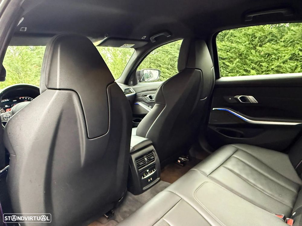 BMW M3 Competition xDrive - 24