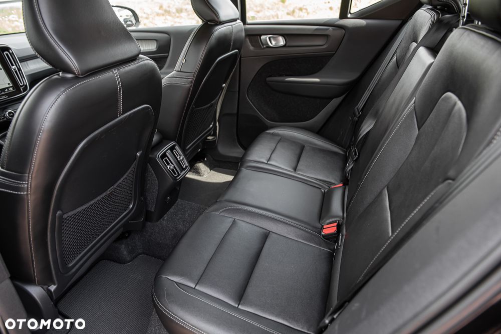Volvo XC 40 B4 B AWD R-Design - 27