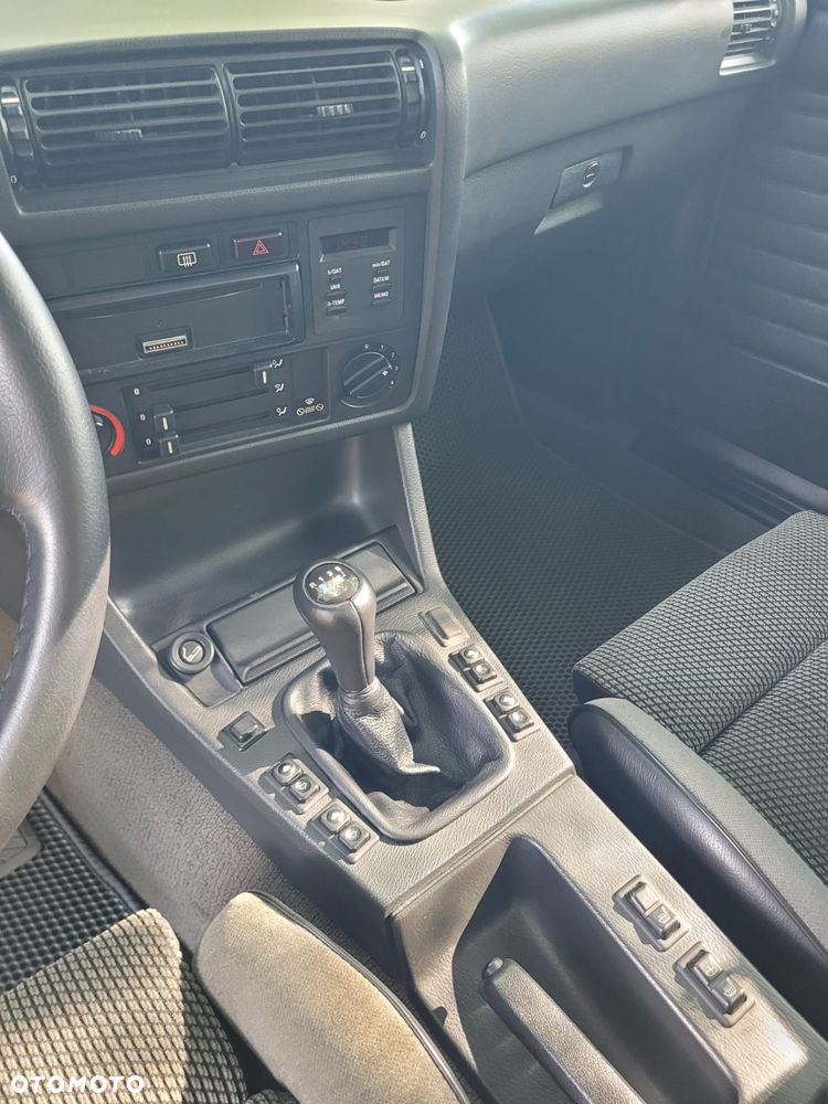 BMW Seria 3 318i - 15