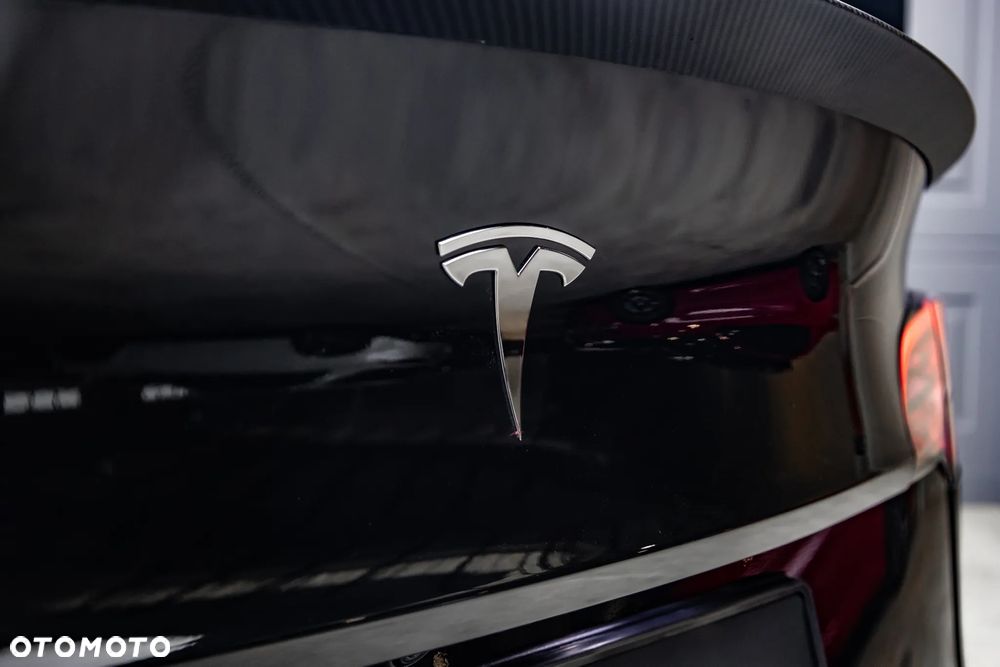 Tesla Y Performance AWD - 30