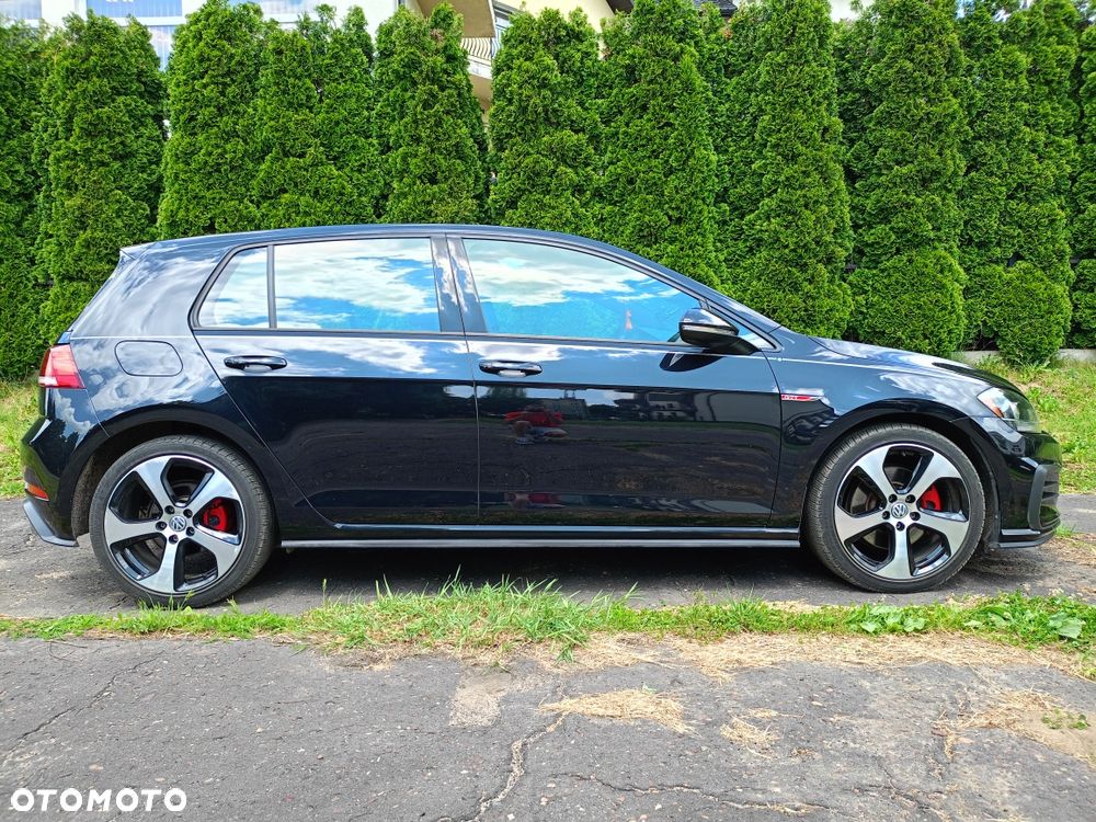 Volkswagen Golf - 6