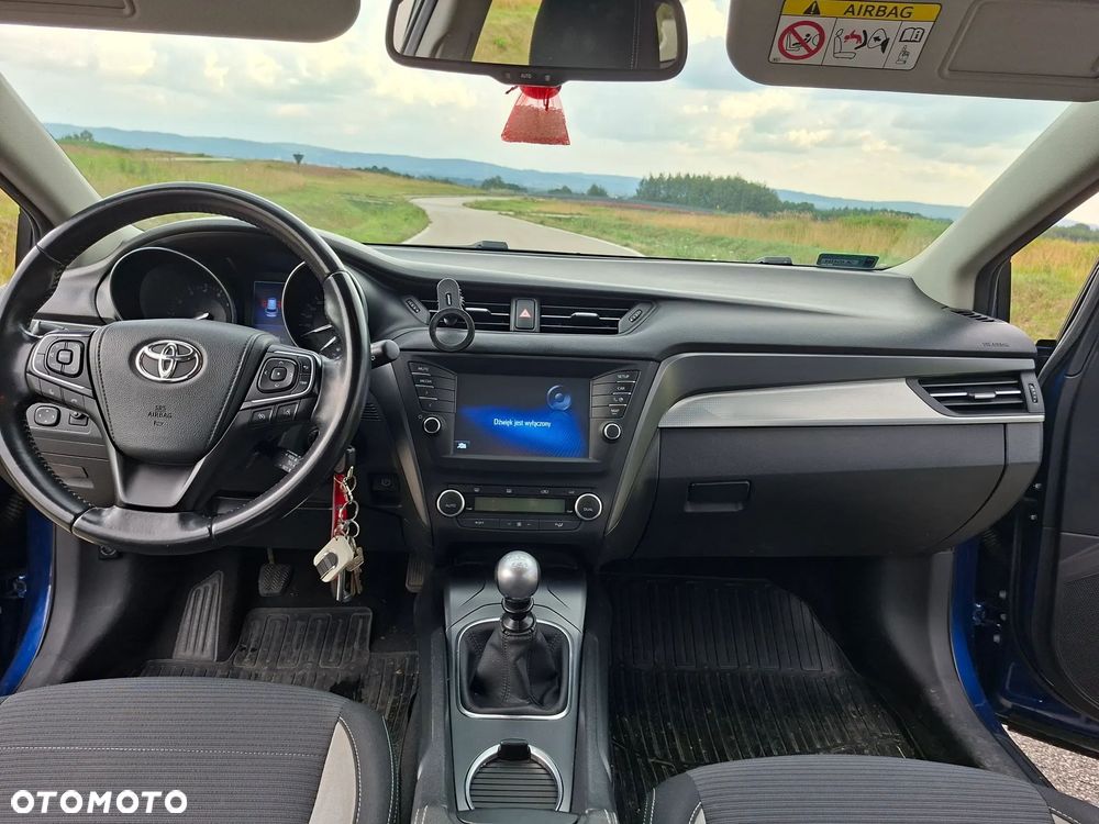 Toyota Avensis - 8