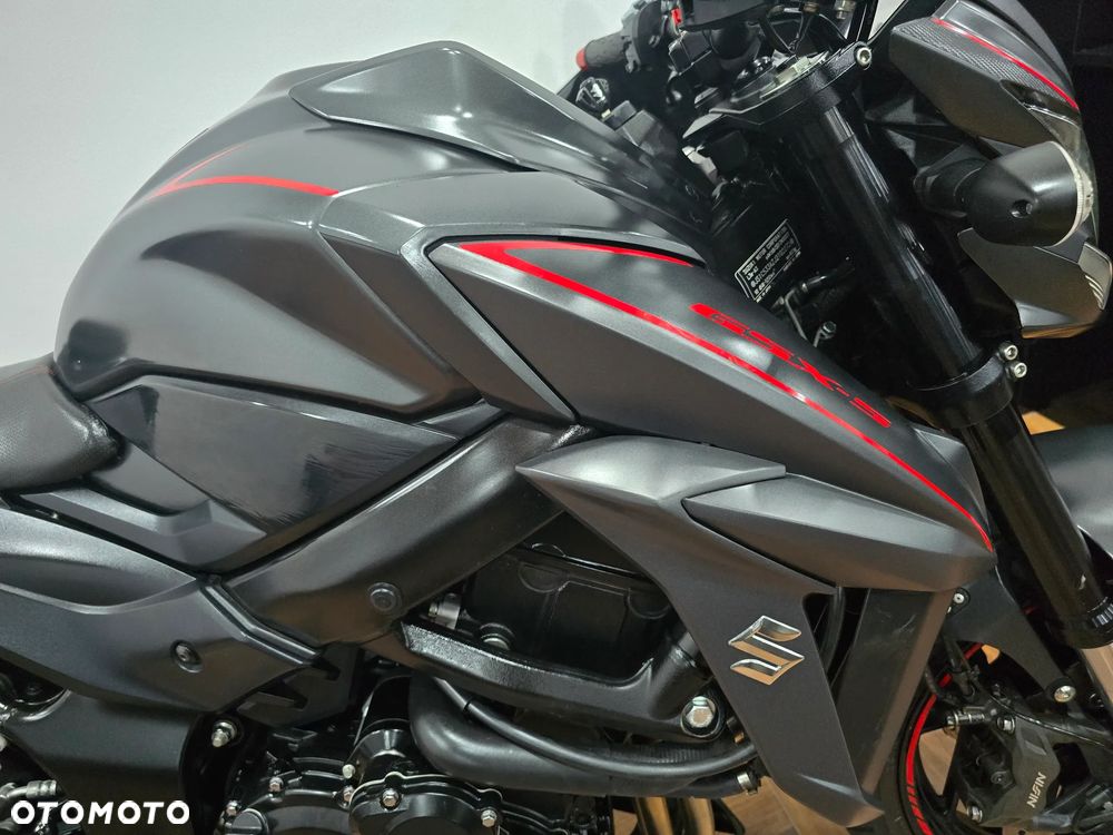 Suzuki GSX - 22