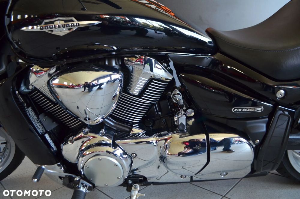 Suzuki Intruder - 22